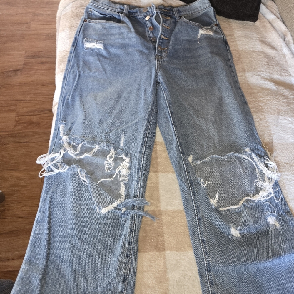 CELLO Distressed Blue Jeans. VERY COMFY BUTTERSOFT STRAIGHT LEG 9
